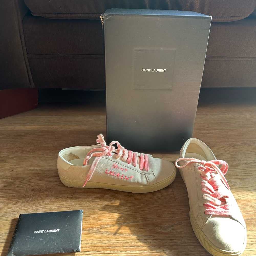 Saint Laurent Court Classic